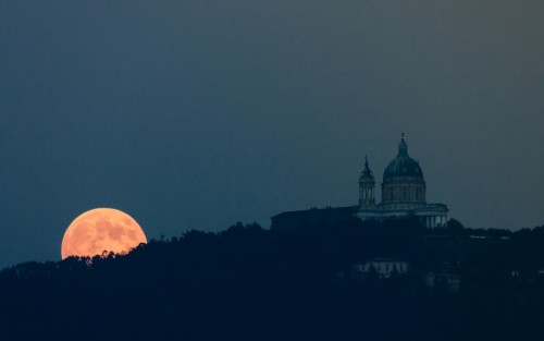 halloween_full_moon-wallpaper-1680x1050.jpg